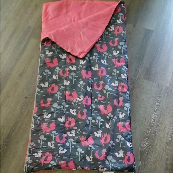 Olivet International Girl's Pink and Gray Fox Reversible Sleeping Bag - Picture 1 of 8